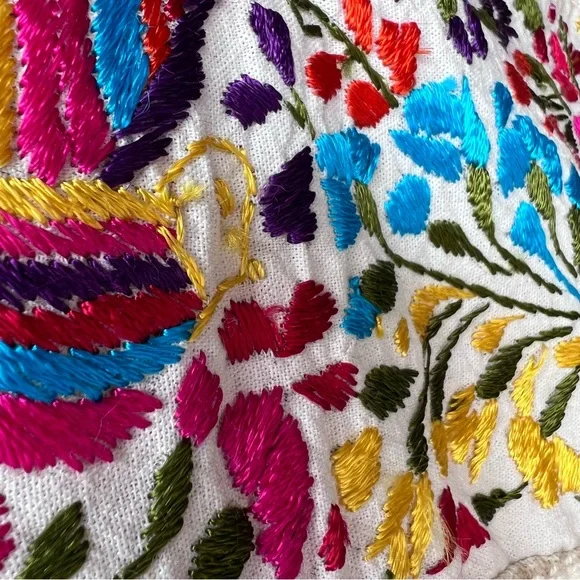 SUMMER TOP | Tan handmade embroidered crocheted shoe sleeve cottage core shirt - Picture 16 of 16